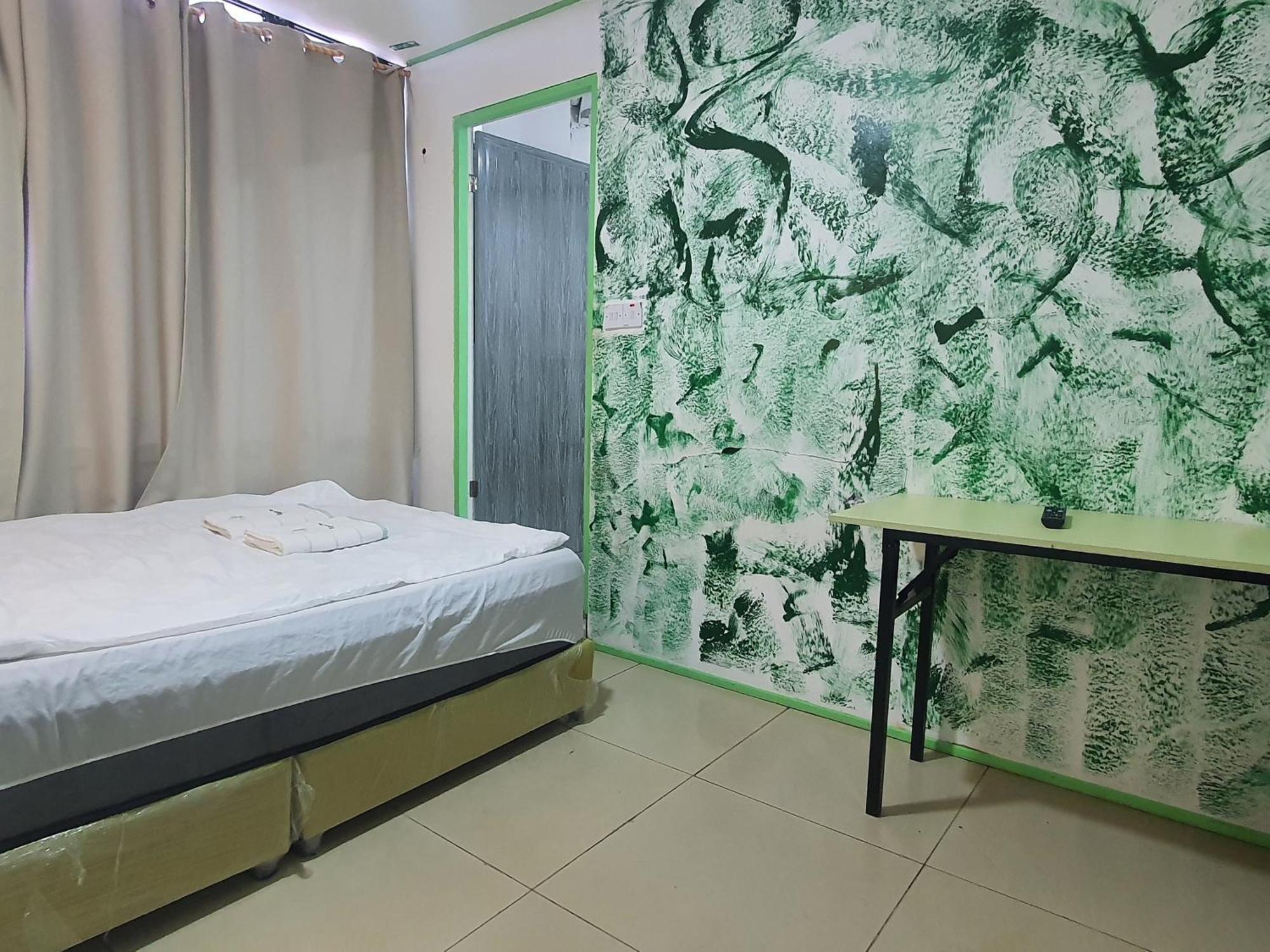 Guest house Oyo 90723 Leaf Guest Kk 2*